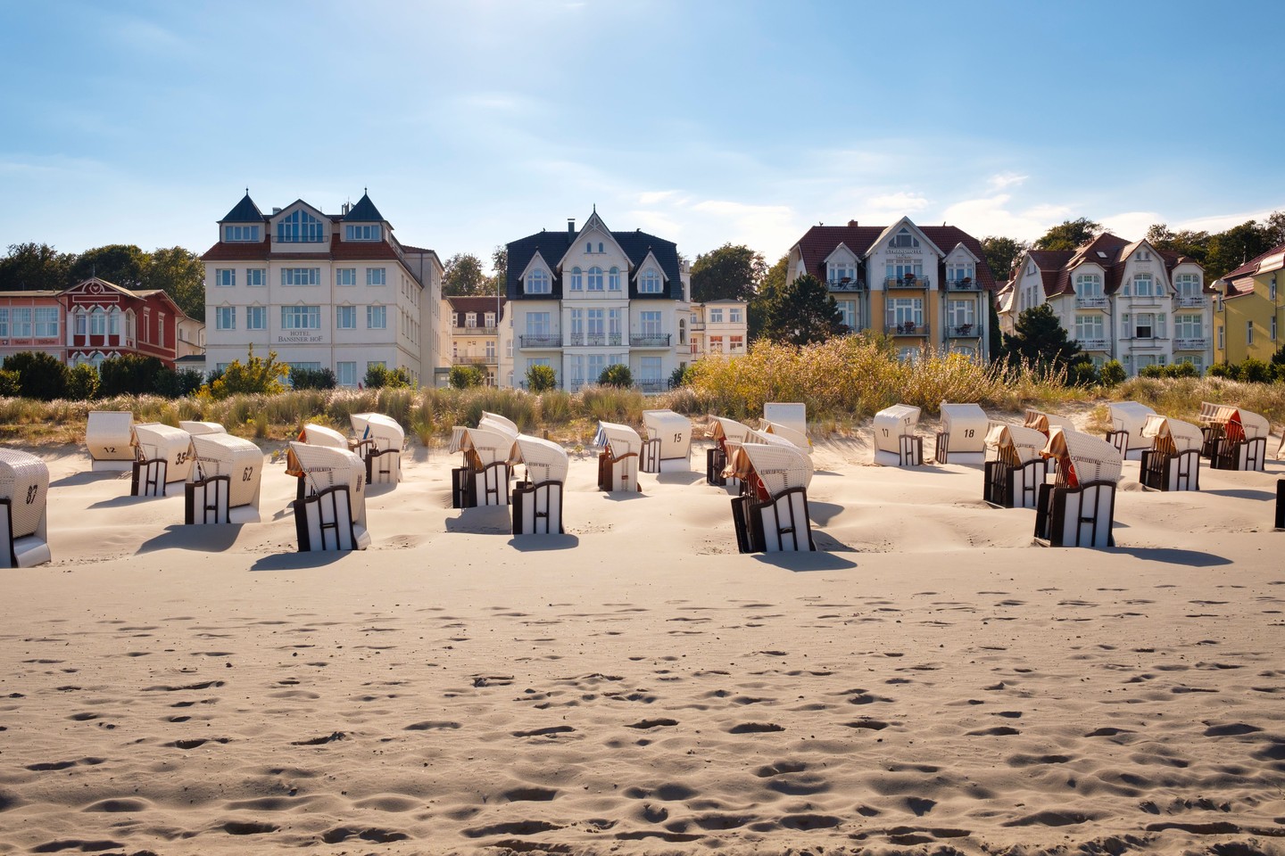 Ferienhäuser am Sandstrand, mit dem Teilverkauf finanziert