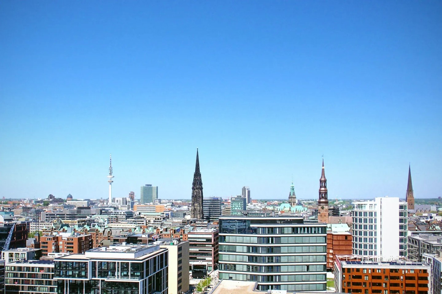 Eine Stadt aus der Vogelperspektive. Der Immobilienmarkt hat sich über die Corona Zeit verändert.