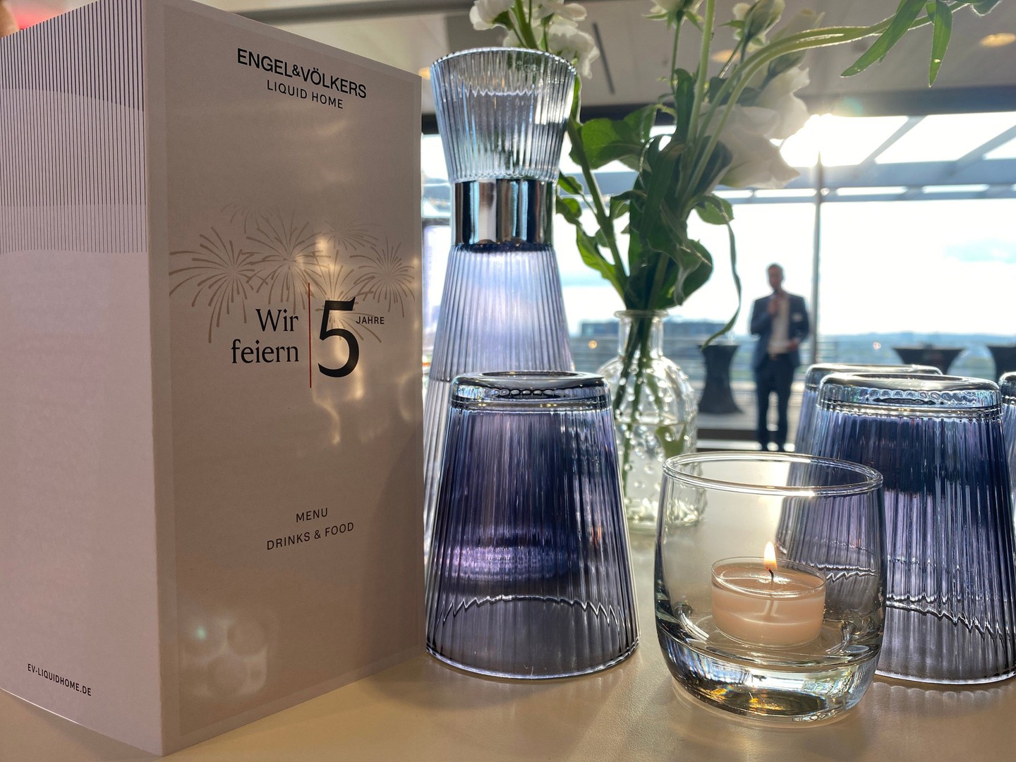 Bild der Jubiäumsfeier von Engel & Völkers Liquid Home