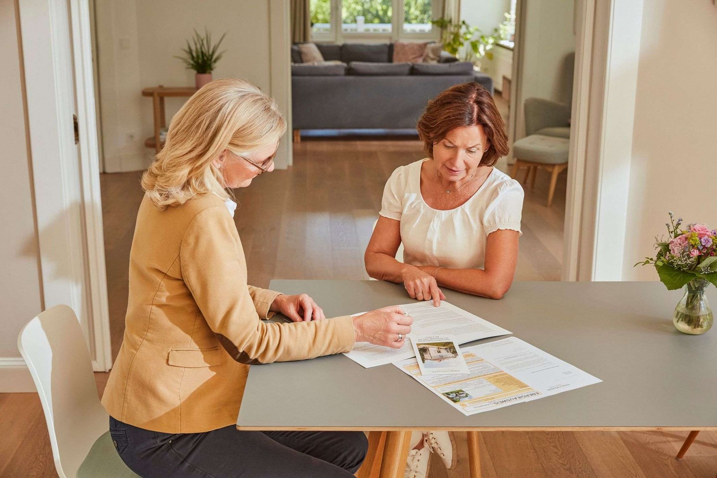 Motiv_03_Informieren_389 (1)_11zon.jpg