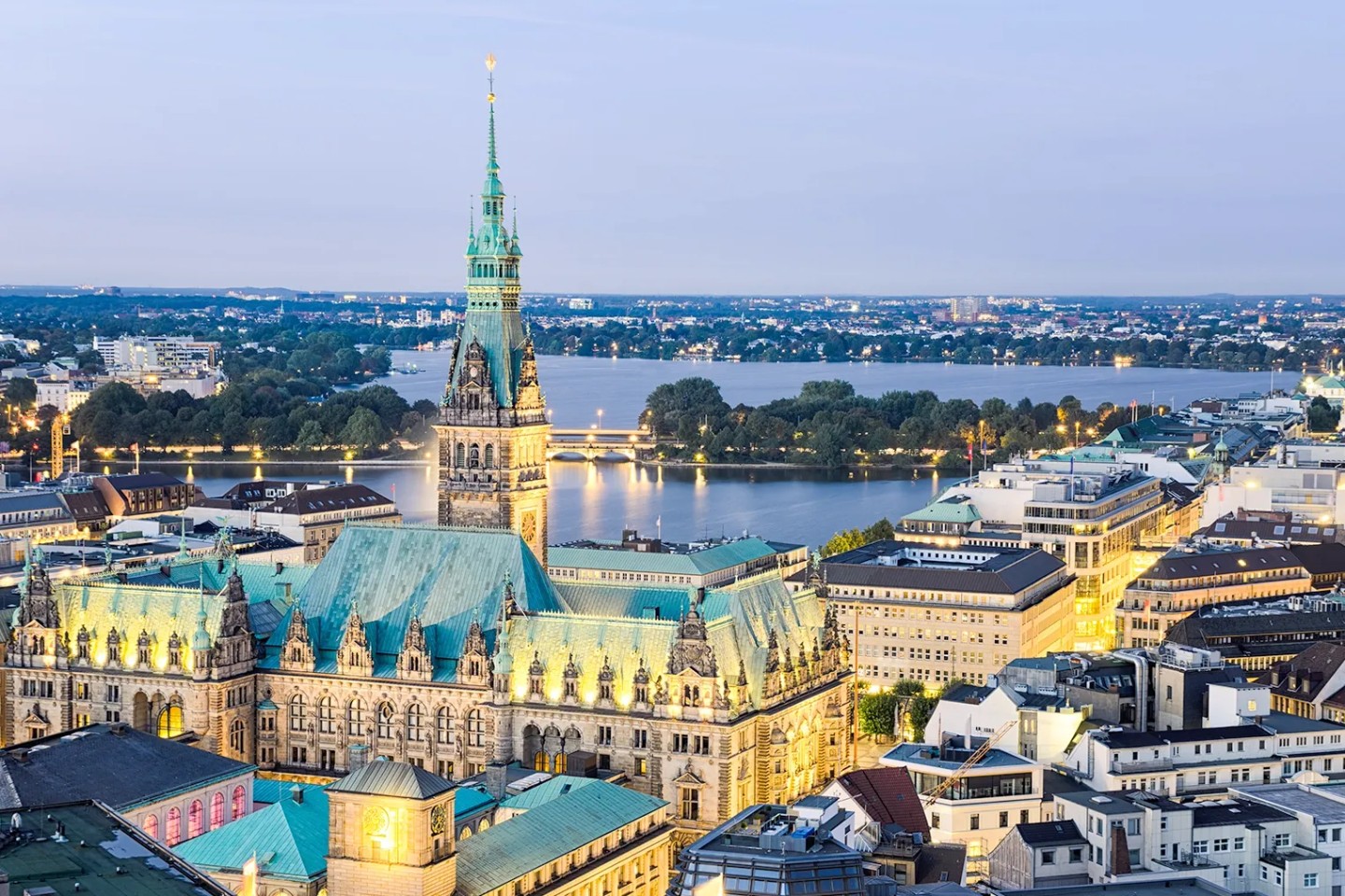 Skyline von Hamburg mit Blick auf die Alster